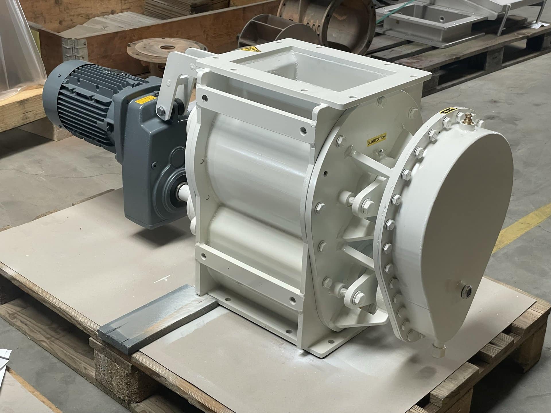 Self-cleaning rotary valve on a pallet ready to be shipped.